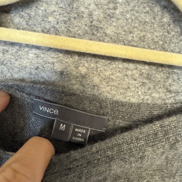 Vince Grey 100% Cashmere Sweater Women’s Long Sleeve Pullover Size Medium - Picture 5 of 11